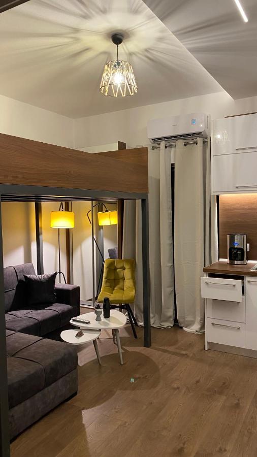 Modern Tiny House In โวโลส ภายนอก รูปภาพ