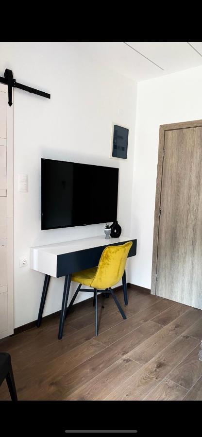 Modern Tiny House In โวโลส ภายนอก รูปภาพ